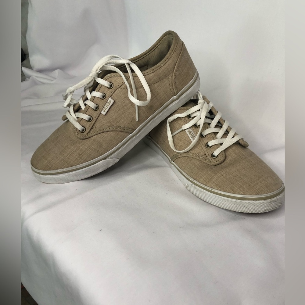 VANS TAN LOW TOP SNEAKER, WOMEN’S SIZE 6